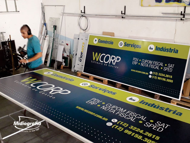 Placas em lona